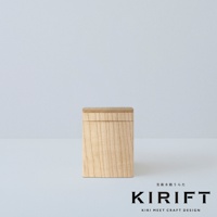 桐木製調濕咖啡豆保存盒，淺木色，方形盒身，頂部有木紋細節，呈現簡約自然風格。