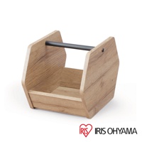 木質居家造型收納盒，淺木紋色，設有黑色金屬提把，方形開口設計，適合收納居家物品。