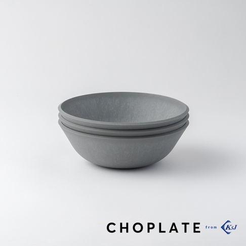 堆疊的CHOPLATE BOWL沙拉碗，呈現霧面灰色，碗身為圓弧形，邊緣光滑。