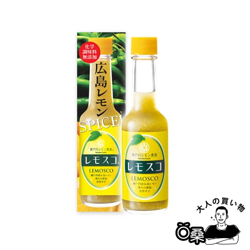 LEMOSCO廣島檸檬辣醬，兩瓶玻璃瓶裝，瓶身貼有黃色標籤，印有檸檬圖案、日文「LEMOSCO」及「廣島檸檬」字樣，瓶蓋為黃色。其中一瓶置於印有綠色辣椒圖案的紙盒中。