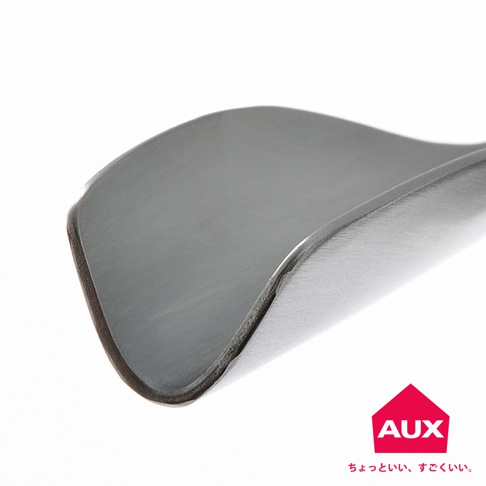 leye 好挖蜂蜜匙，灰色金屬材質，設計成彎曲勺狀，邊緣圓潤，適合挖取蜂蜜。