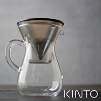 SCS手沖咖啡壺組600ml，玻璃壺身搭配金屬濾網，設計簡約，適合沖泡咖啡。