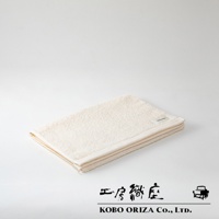 SALA今治高密度耐洗超細纖維毛巾，米白色，材質為超細纖維，質地柔軟，表面有細緻的絨毛感，邊緣有縫線處理，呈現簡約的質感。