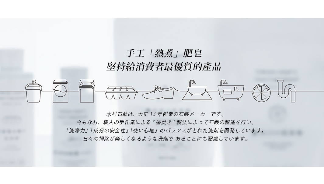 JU-NI 潤髮乳(滋潤型) 500ml，白色瓶身，瓶蓋為淺金色，瓶身印有黑色產品名稱及標誌，背景為模糊的白色與淺灰色。