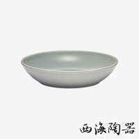波佐見燒 Common 陶瓷料理深碗，淺灰色，直徑 21 公分，圓潤邊緣，適合盛裝各式料理。