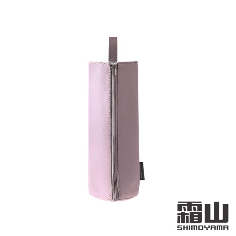 粉色皮革製的捲髮棒收納袋，側邊有拉鍊設計，頂部有提把。