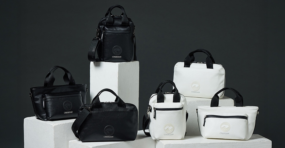 高爾夫方形側背包 CCGI-013，共兩色：黑色與白色。材質為皮革紋理，設有提把與可調式背帶。包款上皆有品牌 Logo 壓印。