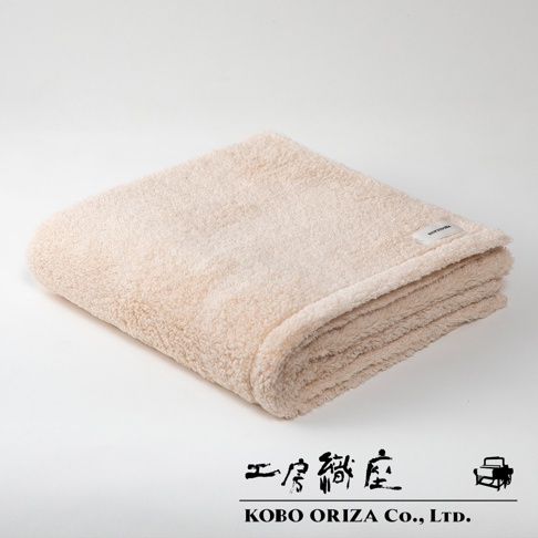 MOFA 今治柔感極甘撚系匹馬棉浴巾，米白色，柔軟蓬鬆的毛圈材質，邊緣有品牌標籤。