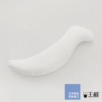 白色彎月形兒童抱枕，柔軟材質，適合嬰幼兒使用。