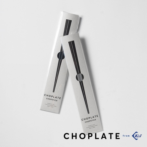 兩雙CHOPLATE CHOPSTICK耐熱料理筷，以灰色紙盒包裝，上方有黑色筷子圖案，其中一雙筷子置於另一雙前方，整體以白色為背景。