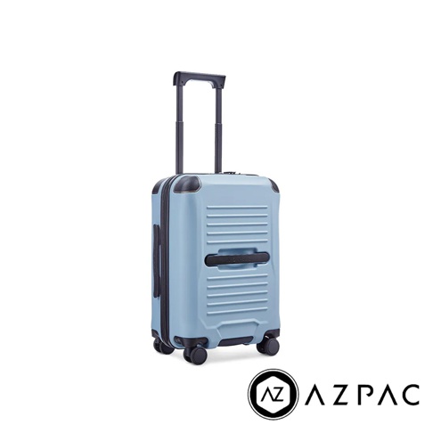 淺藍色 20 吋 AZPAC Trucker 2.0 行李箱，採用防爆材質，配有煞車系統、伸縮拉桿和四個萬向輪。