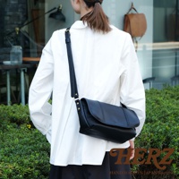 職人手作皮革復古郵差包 CM-100 (共3種尺寸各5色)