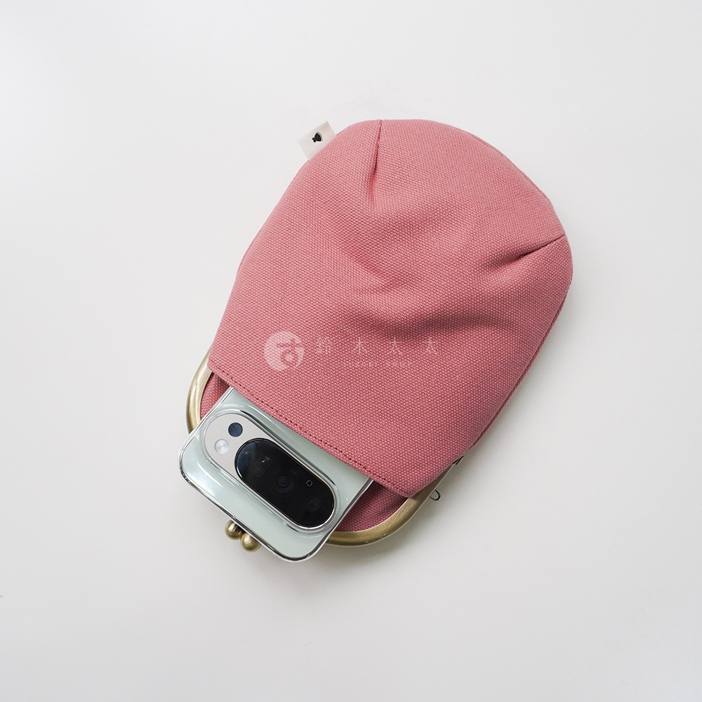 AYANOKOJI 京都職人手作純棉帆布腰掛口金包，粉紅色，側邊露出部分手機