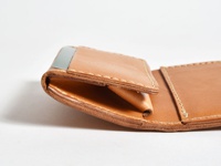 小銭の量にあわせて膨らみます。※収納量によってはカードポケットが使いにくくなる場合があります。適度な収納量でご使用ください。