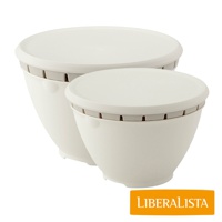LIBERALISTA 品牌標誌旁擺放著兩個白色可微波耐熱瀝水籃，大小不一，均帶有蓋子。