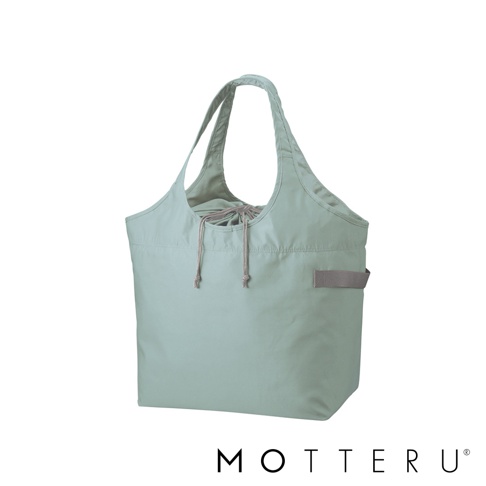 淺綠色大容量束口摺疊托特袋，由光滑材質製成，配有雙提把與束繩開口，側邊有灰色織帶。