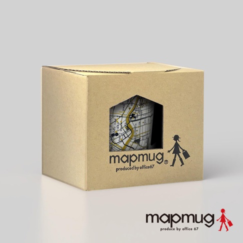 mapmug 手繪地圖馬克杯，展示於紙盒內，杯身印有東京都心地圖，以線條、漢字及黃色線條標示街道，杯子為白色陶瓷材質。