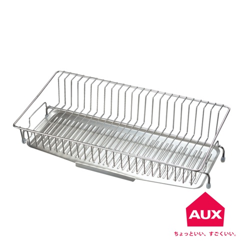 不鏽鋼長形瀝水籃，帶有可拆卸的集水盤，銀色金屬材質，設計簡潔實用，可放置餐具。