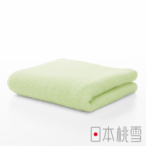 一條淡綠色的今治超長棉毛巾，質地柔軟，折疊整齊，在白色背景上。