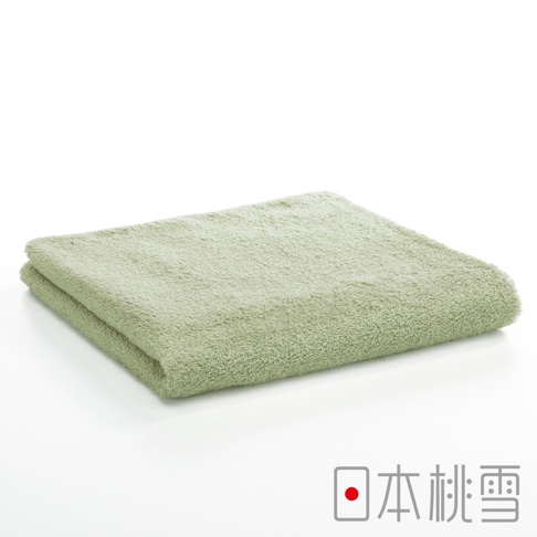 淺綠色飯店毛巾，材質柔軟，表面有細緻的絨毛，折疊整齊，放置於白色背景上。
