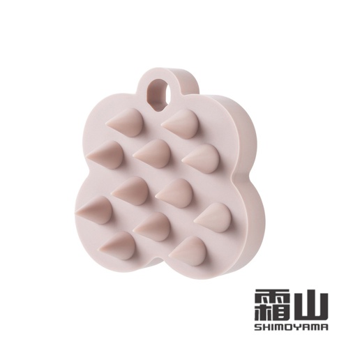 淺粉色蝴蝶造型矽膠頭皮按摩洗髮梳，佈滿多個圓潤的錐形按摩顆粒，頂部有掛孔設計。