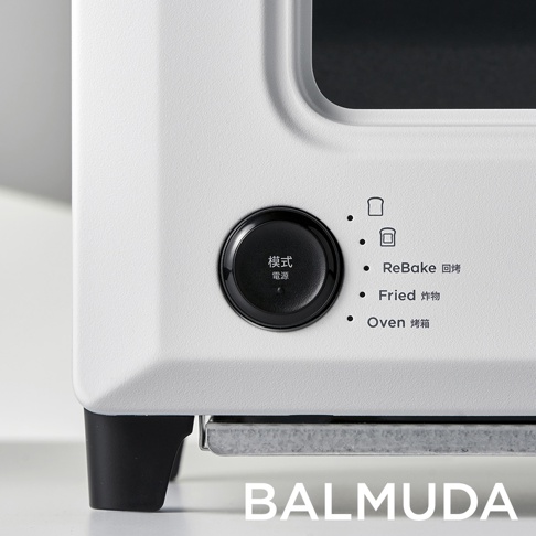 白色 ReBaker 烤麵包機，設有黑色旋鈕，上面刻有「模式」和「電源」字樣。右側顯示「ReBake 回烤」、「Fried 炸物」和「Oven 烤箱」等功能圖示。