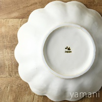 白色美濃燒六魯粉引沙拉盤，21公分，盤底有「Japan」字樣標示。