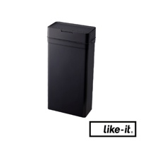 黑色長方形按壓式垃圾桶，具備密封上蓋，材質為塑膠。