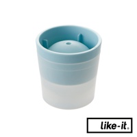 淺藍色與半透明材質的圓柱形威士忌冰球製冰盒，內部有一個圓形冰球模具，頂部有注水孔。