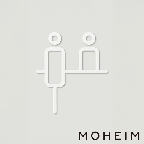 白色簡約風格櫃檯標示牌，以線條勾勒出兩個人形與櫃檯的互動情境，適合用於商店、辦公室等場所，有兩種顏色可供選擇。