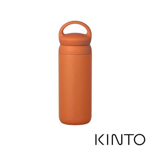 霧面橘色提式輕巧保溫瓶，瓶身為圓柱體，瓶蓋上方有圓形提把，整體設計簡約，適合日常攜帶。