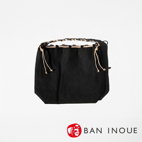 BAN INOUE 麻花辮束口手提包，黑色，附有編織提把和抽繩細節