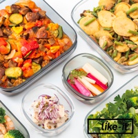 多個透明玻璃保鮮盒，內含不同種類的食物，包括蔬菜燉菜、馬鈴薯和四季豆、醃漬蘿蔔條、雞肉沙拉，以及沙拉。