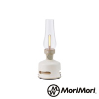 奶油色LED煤油燈藍牙音響S2，配有透明玻璃燈罩、黃色LED燈芯，以及帶有品牌標誌的圓形旋鈕，底部為圓柱形喇叭狀結構，有側邊開孔。