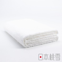 一張白色的今治細絨浴巾，對折疊起，質地蓬鬆柔軟，邊緣可見細緻的絨毛。