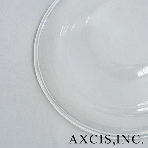 lykke 清透玻璃深型點心碗 M，特寫展示碗緣的透明玻璃材質與碗內部的細緻紋理，呈現簡約純粹的質感。