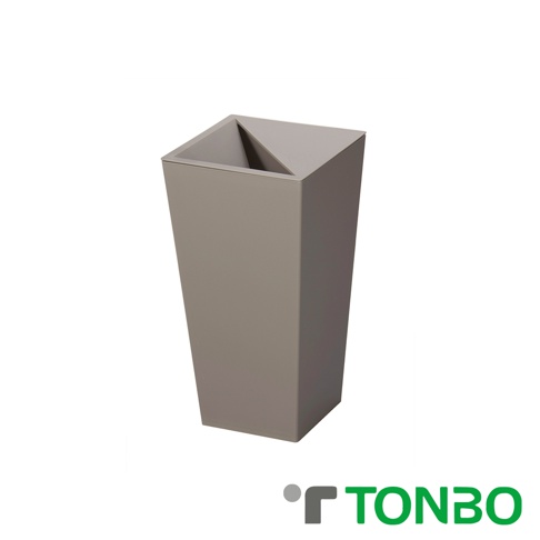 淺灰色方形半開口垃圾桶，9公升容量，由塑膠製成，頂部設計有傾斜開口，方便丟棄垃圾。