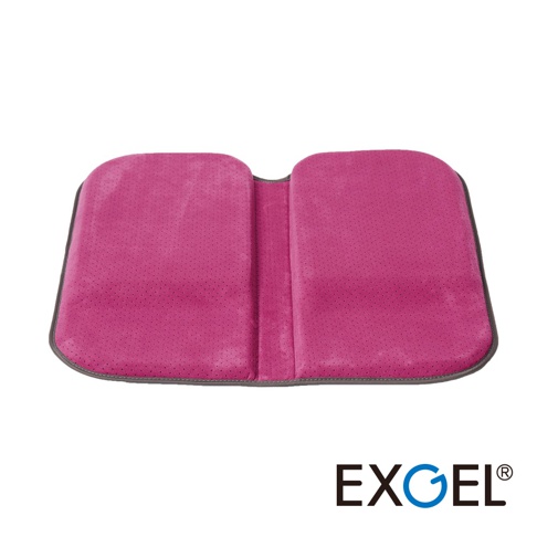 粉紅色折疊式坐墊，表面有細小透氣孔，邊緣為灰色滾邊。