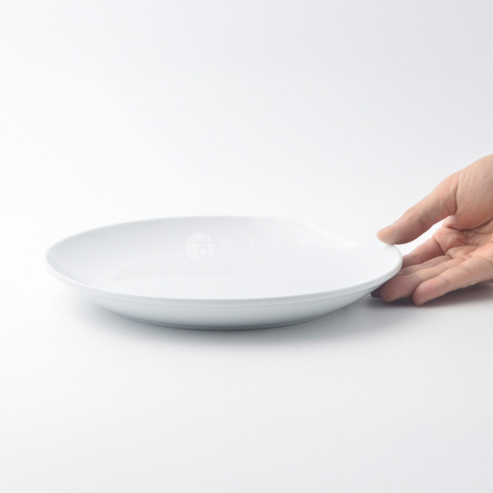 波佐見燒 Common 陶瓷料理盤-24cm，白色，圓形，簡約設計，適合盛裝各種料理。