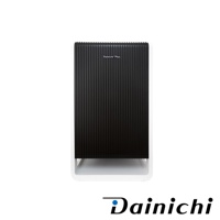 HYBRID混合式空氣清淨機，白色外框搭配黑色直條紋面板，簡約現代設計，適合 17 坪空間。