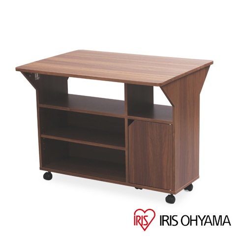 胡桃木色四層置物收納推車，設有開放式層架和一個帶門的儲物空間，底部配有四個輪子，方便移動。