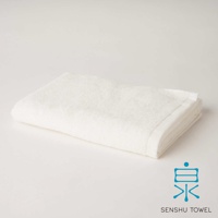 YUKINONE 雪之音柔織有機棉迷你浴巾，白色，柔軟親膚的有機棉材質，質感細膩，邊緣有精緻的縫線。
