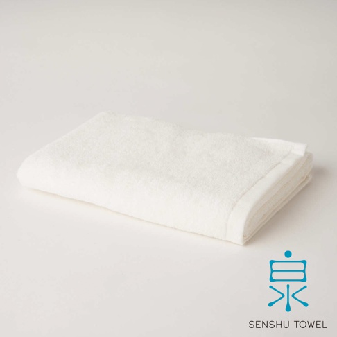YUKINONE 雪之音柔織有機棉迷你浴巾，白色，柔軟親膚的有機棉材質，質感細膩，邊緣有精緻的縫線。