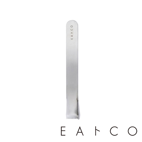日製銀色不鏽鋼玉米刨刀，刨刀頭為鋸齒狀設計，刀身印有 EATCO 字樣。