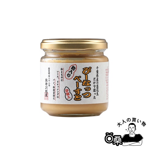 玻璃罐裝有淺棕色顆粒花生醬，配有金色旋轉瓶蓋。標籤上印有日文文字，包括「顆粒」、「和えるもの」、「ソース、ドレッシングに」、「パン、料理素材に」等。