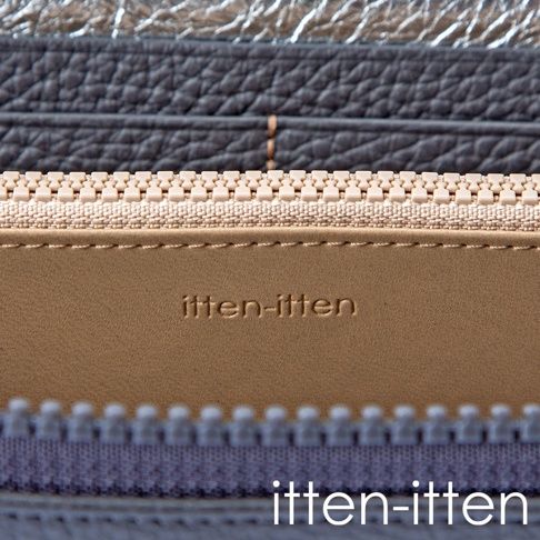 itten-itten 義大利皮革圓角長夾內部特寫，可見品牌壓印 Logo。