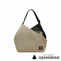 模式B： 京都職人手作AYANOKOJI品牌，米色機能布材質的方形口金單肩包，搭配黑色背帶，底部有品牌標籤。