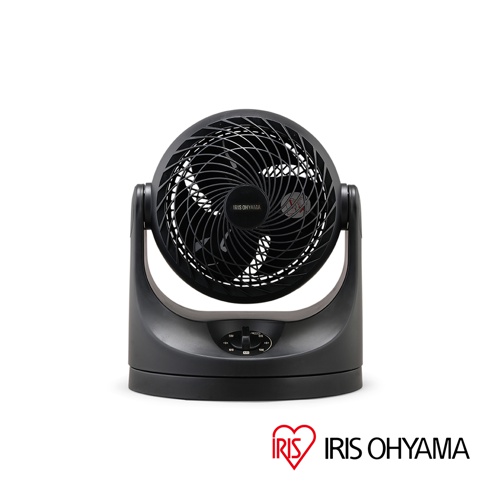 黑色IRIS OHYAMA PCF-MKM15 空氣循環扇，帶有可調節的風速旋鈕和品牌標誌。