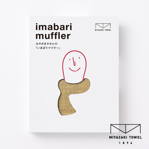 今治匹馬棉雙色圍巾，米白色包裝紙盒上印有品牌Logo與日文產品名稱，盒中央挖空露出圍巾的織紋與金黃色。