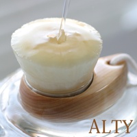 微米美體洗澡長刷的刷毛呈圓柱狀，頂部有水流下，刷柄為木質，帶有掛繩孔。